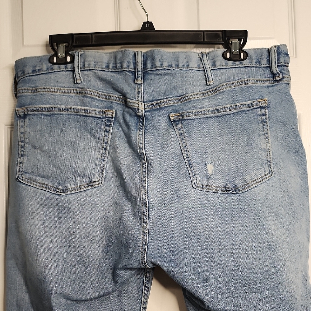 Old Navy Men's Light Blue Relaxed Jeans - Picture 10 of 15